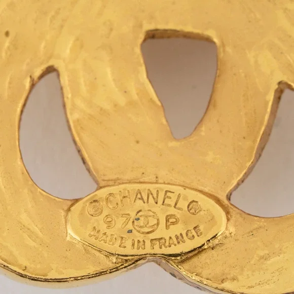 CHANEL Gold Love Brooch - Picture 9 of 12
